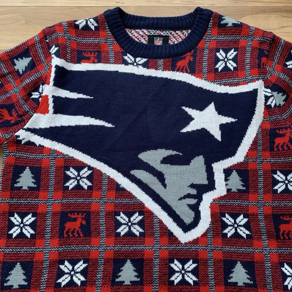 NFL New England Patriots Christmas Sweater Men’s Small Crew Neck Acrylic - Picture 2 of 11